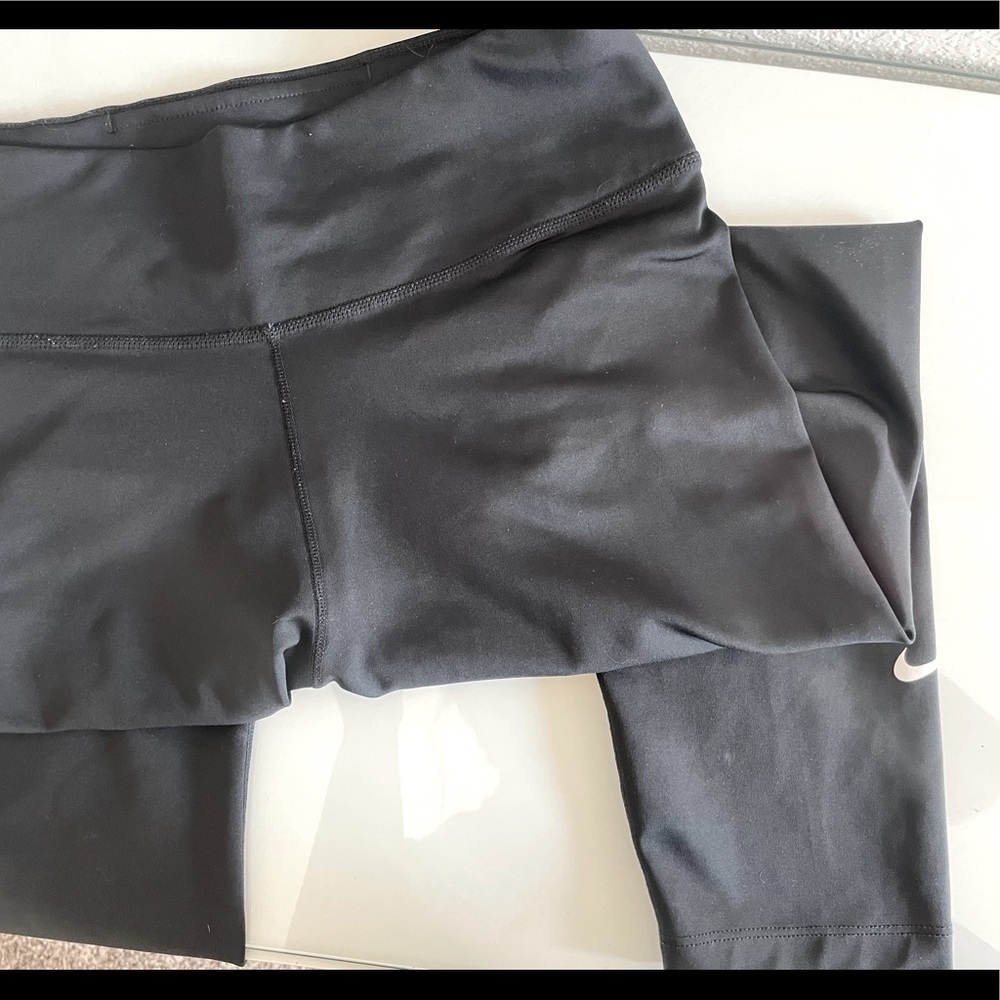 Nike Dri-fit Black cropped leggings Medium